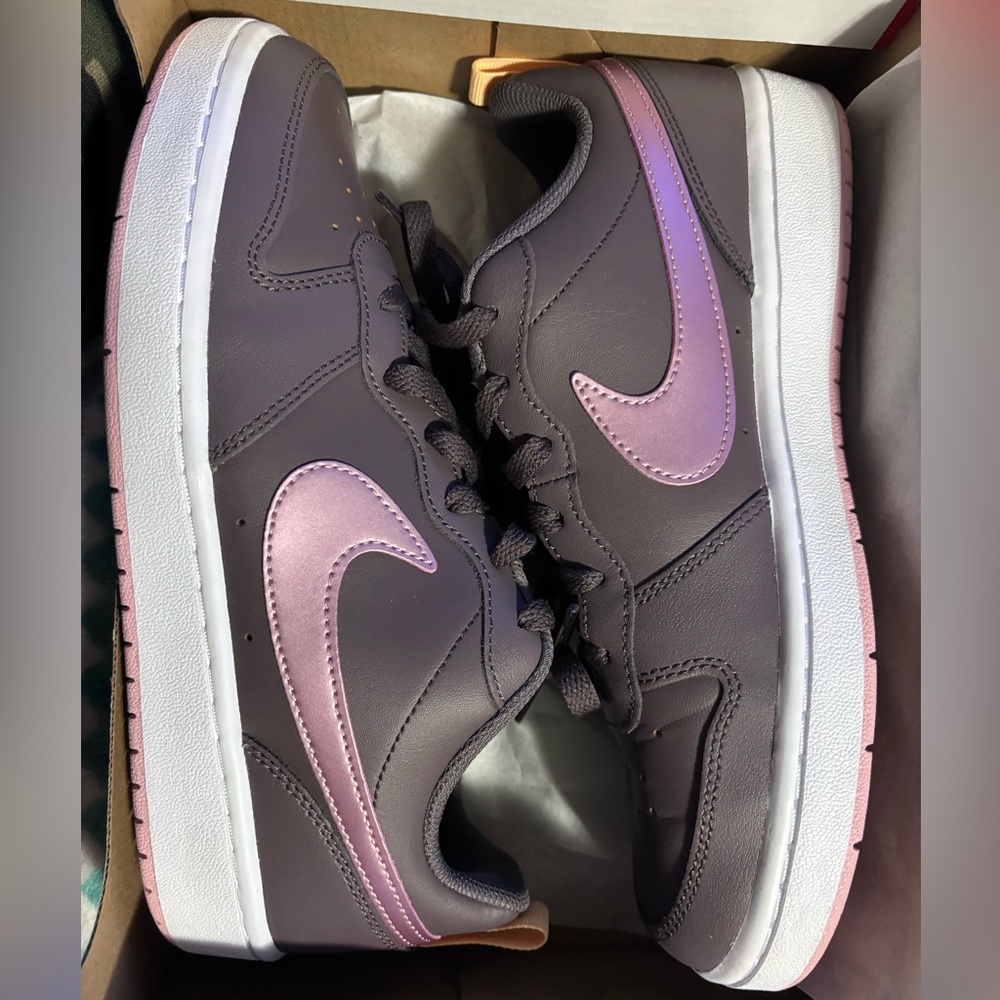 Nike Court Borough Low 2